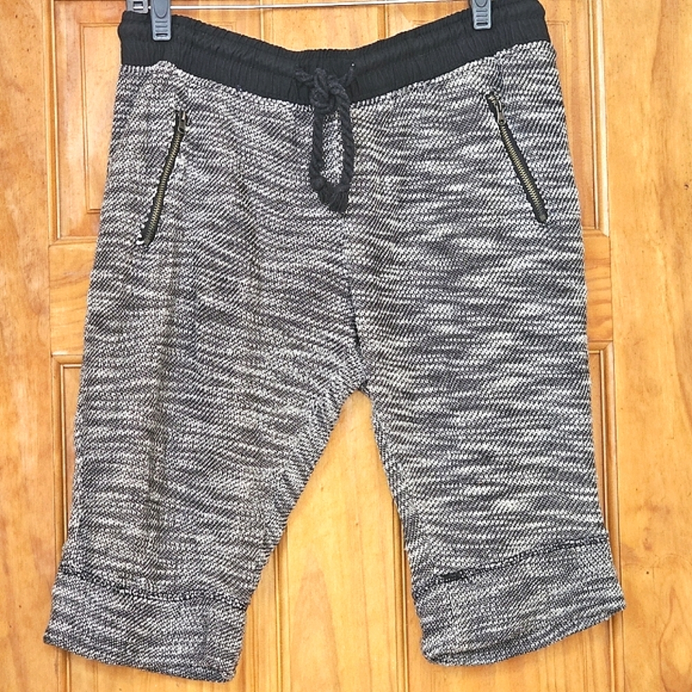 Blue Topic Women's Black and Gray Knit  Athletic Cropped Pants, Size M